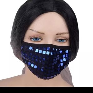 Gorgeous face mask with adjustable straps